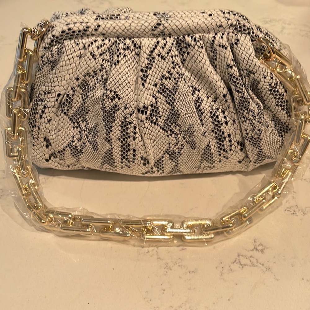 Black & White snake skin print hand bag by fashion nova